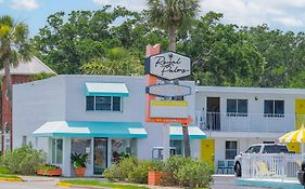 Royal Palms Motel